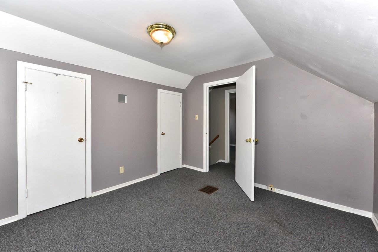 1218 Oxford Street East - Photo 4 of 5