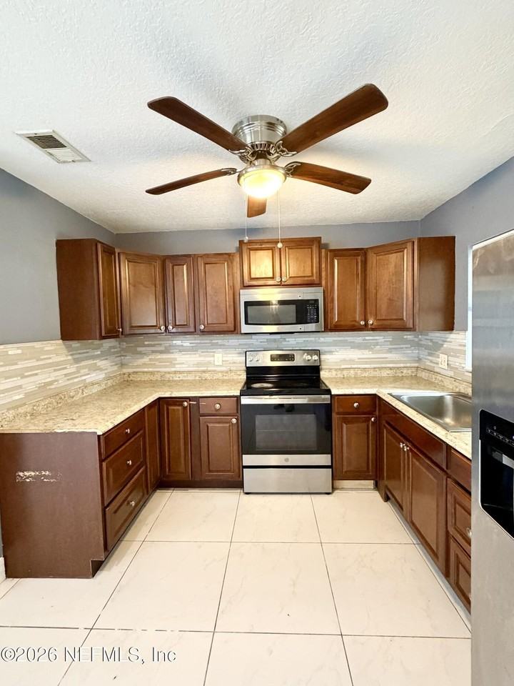 5415 Lori Dr S - Photo 4 of 25