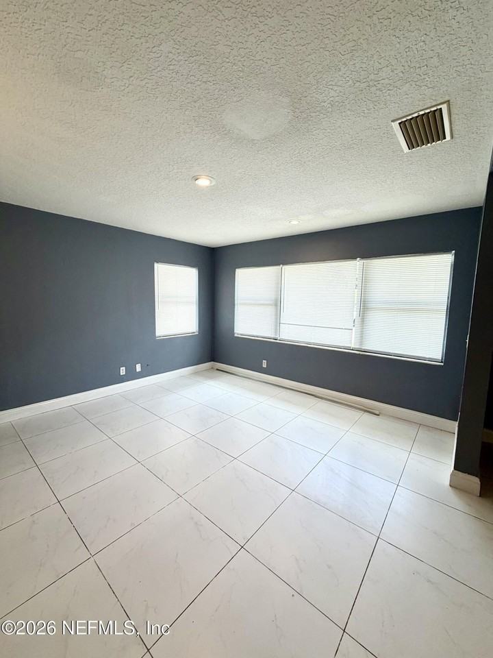 5415 Lori Dr S - Photo 7 of 25