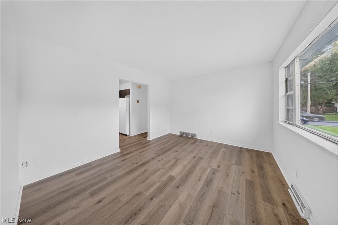 1095 Saint Michaels Ave - Photo 6 of 20