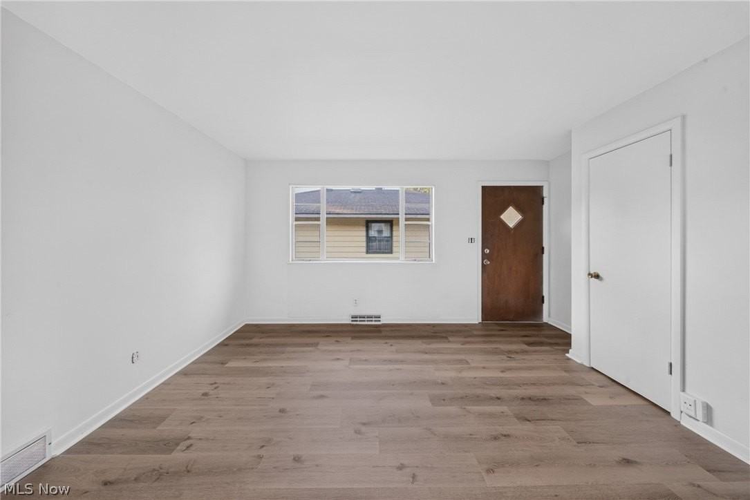1095 Saint Michaels Ave - Photo 7 of 20