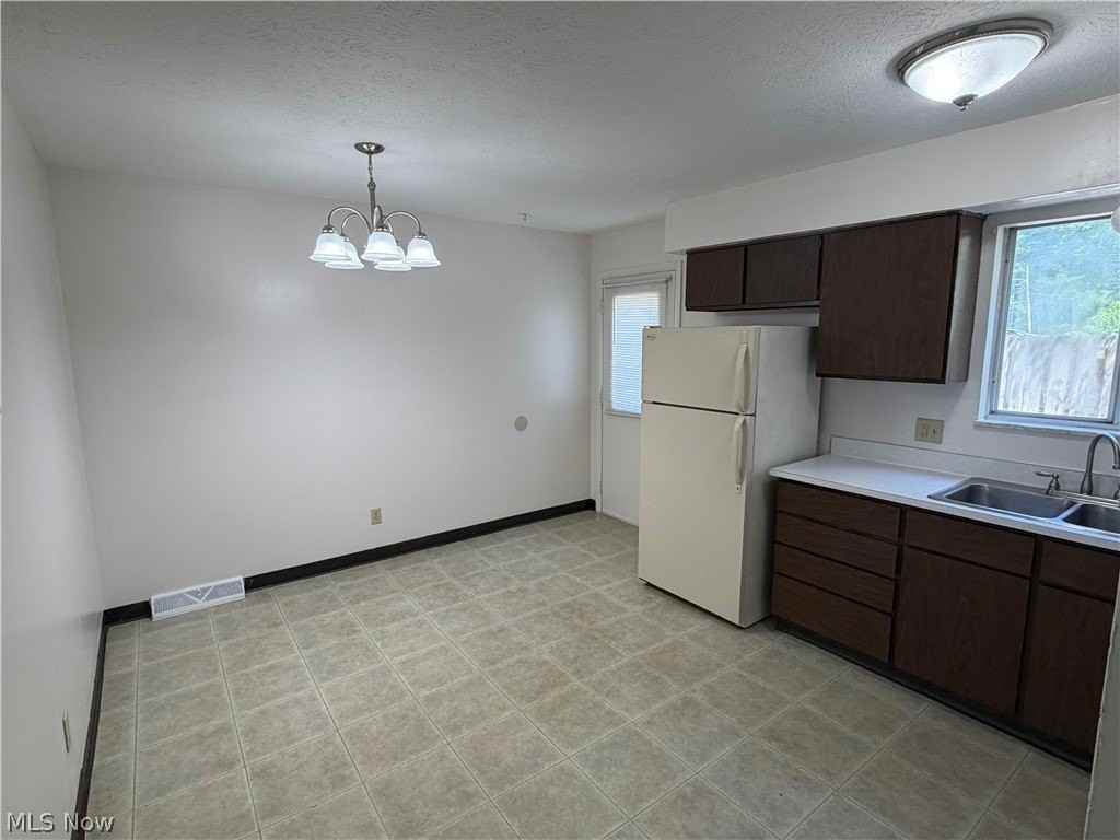 672 Loomis Ave #682 - Photo 4 of 10