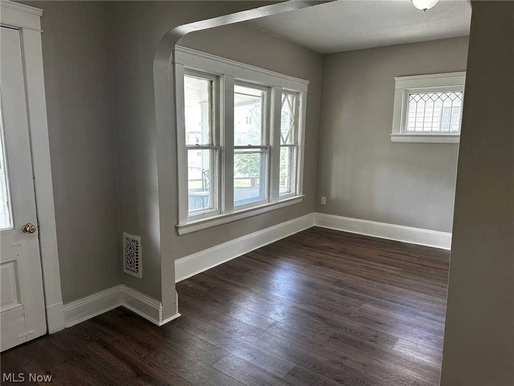 919 Nathaniel Rd - Photo 3 of 15