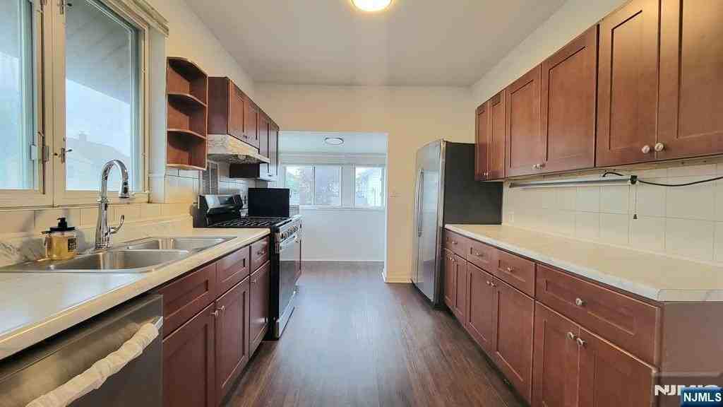 86 E Fort Lee Rd #2ndFL - Photo 4 of 10