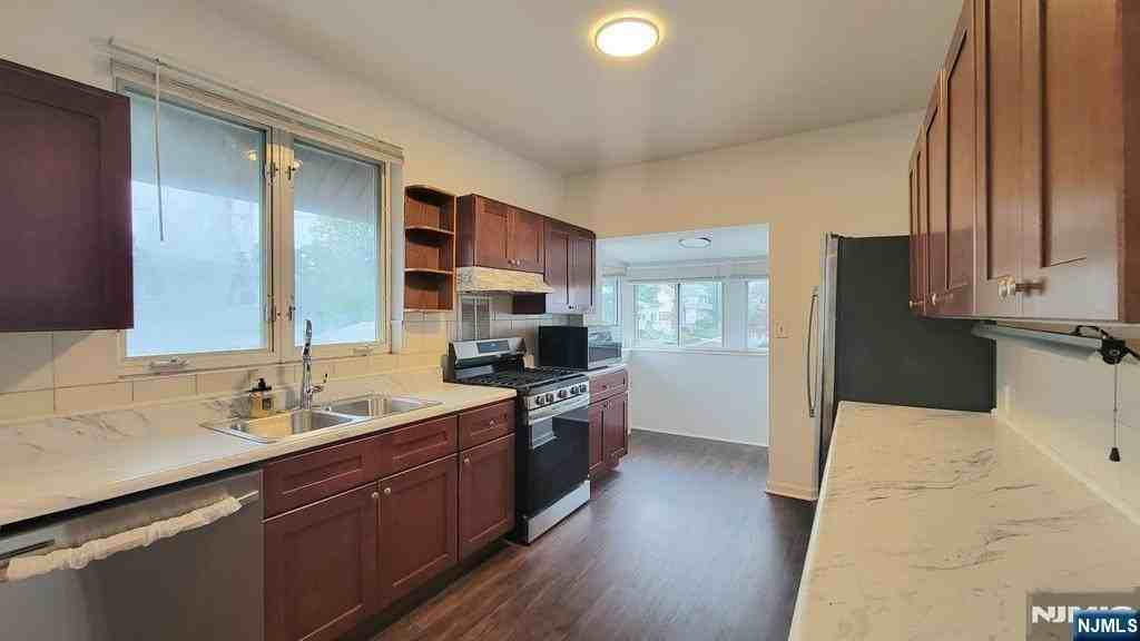 86 E Fort Lee Rd #2ndFL - Photo 5 of 10