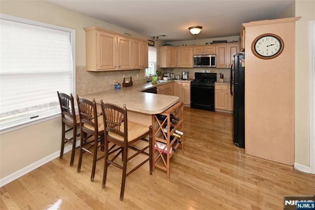 253 Madison Ave - Photo 5 of 13