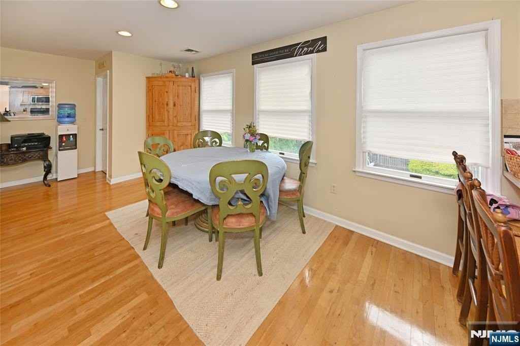 253 Madison Ave - Photo 6 of 13