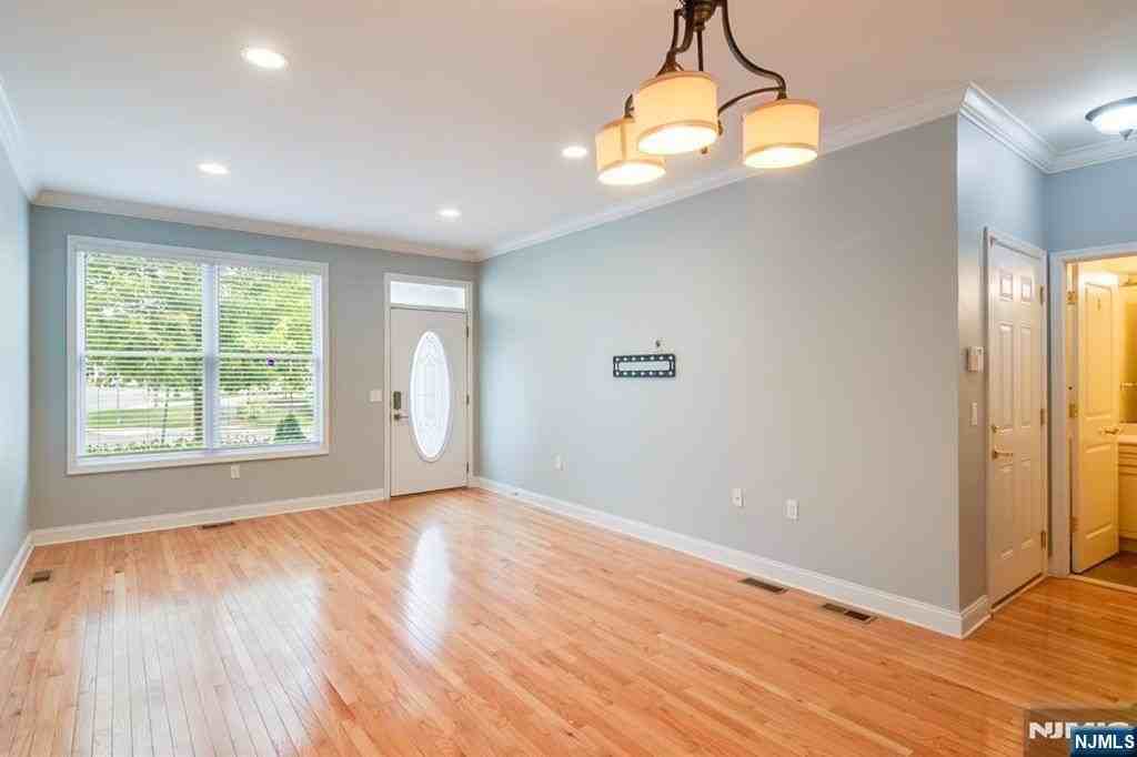 1503 Whitney Ln - Photo 2 of 32