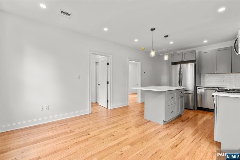 43 Franklin Ave #2 - Photo 4 of 20