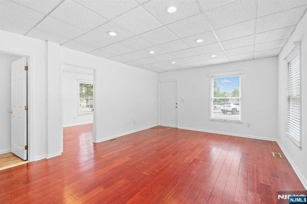 70 Linwood Ave - Photo 3 of 13