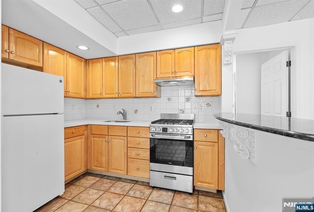 70 Linwood Ave - Photo 4 of 13