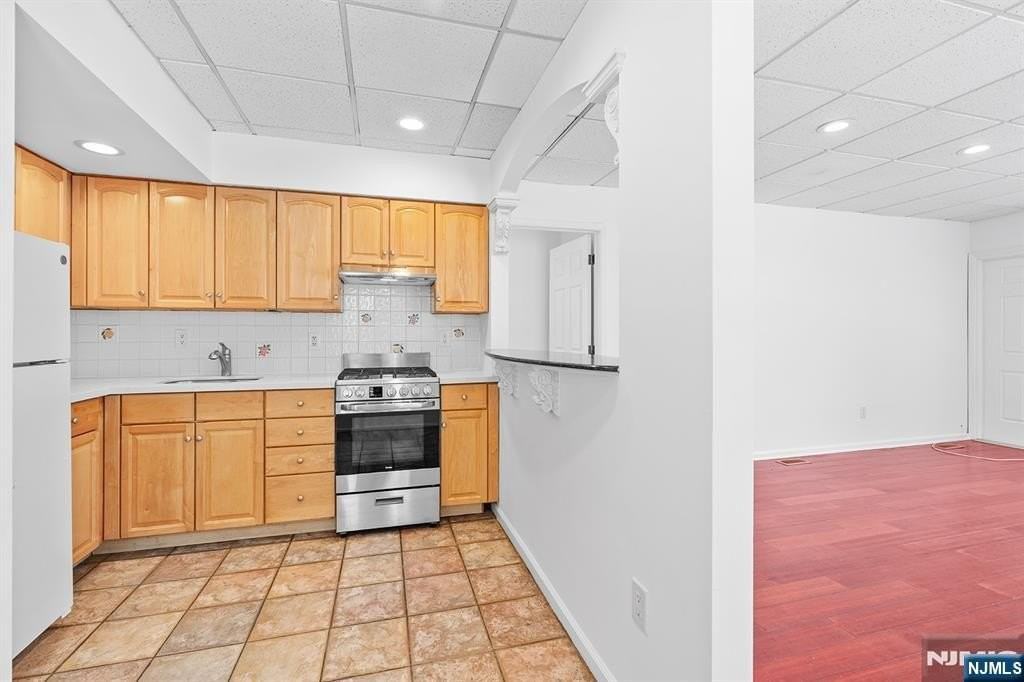 70 Linwood Ave - Photo 5 of 13