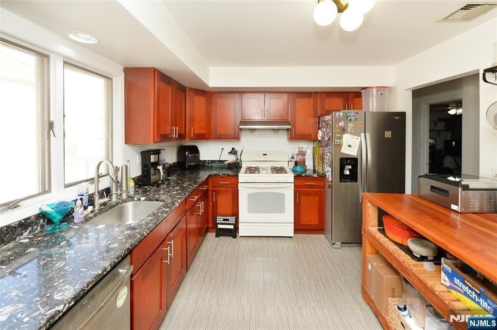 23 Kinzley St - Photo 5 of 16