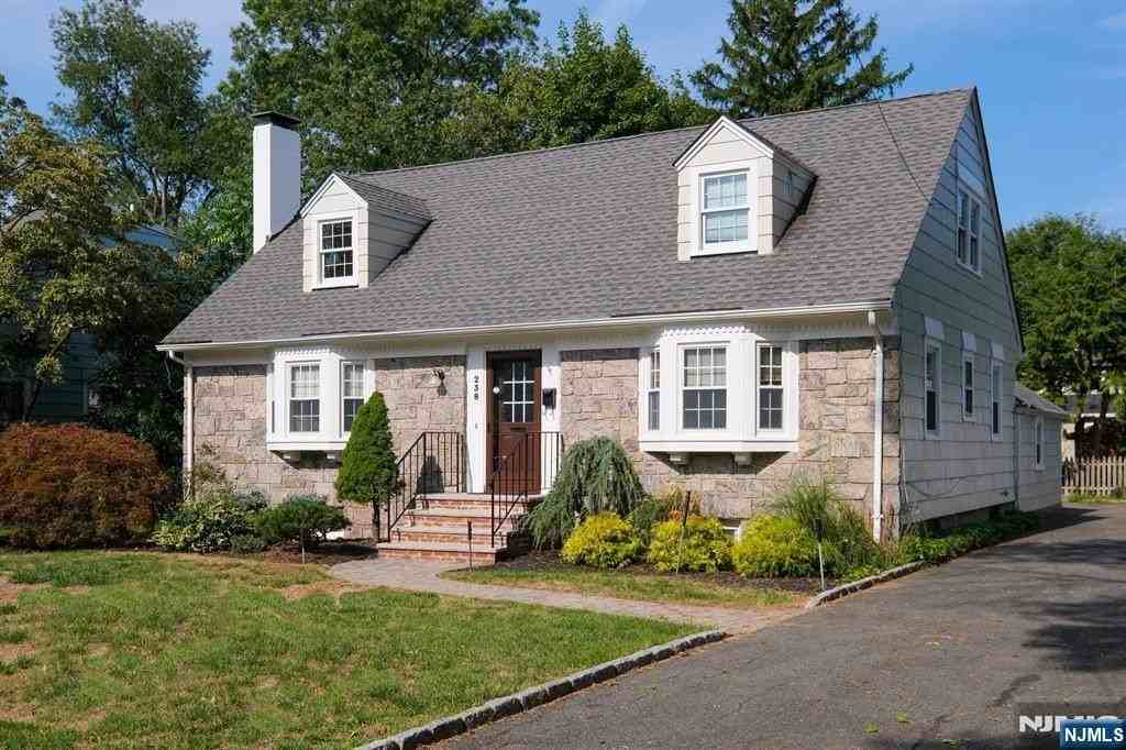 238 Emmett Pl