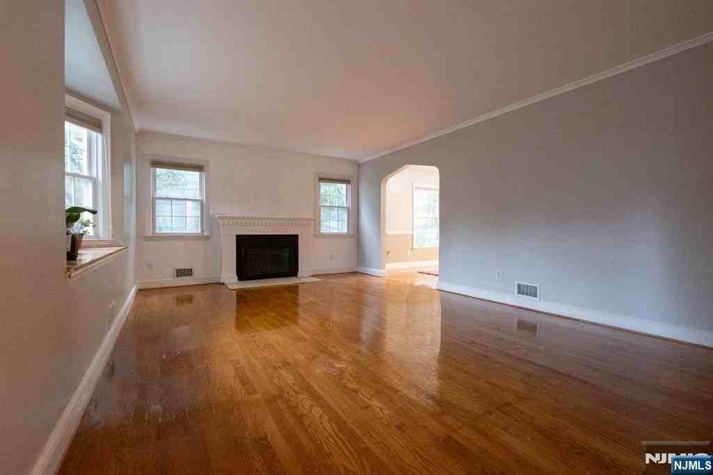 238 Emmett Pl - Photo 2 of 19