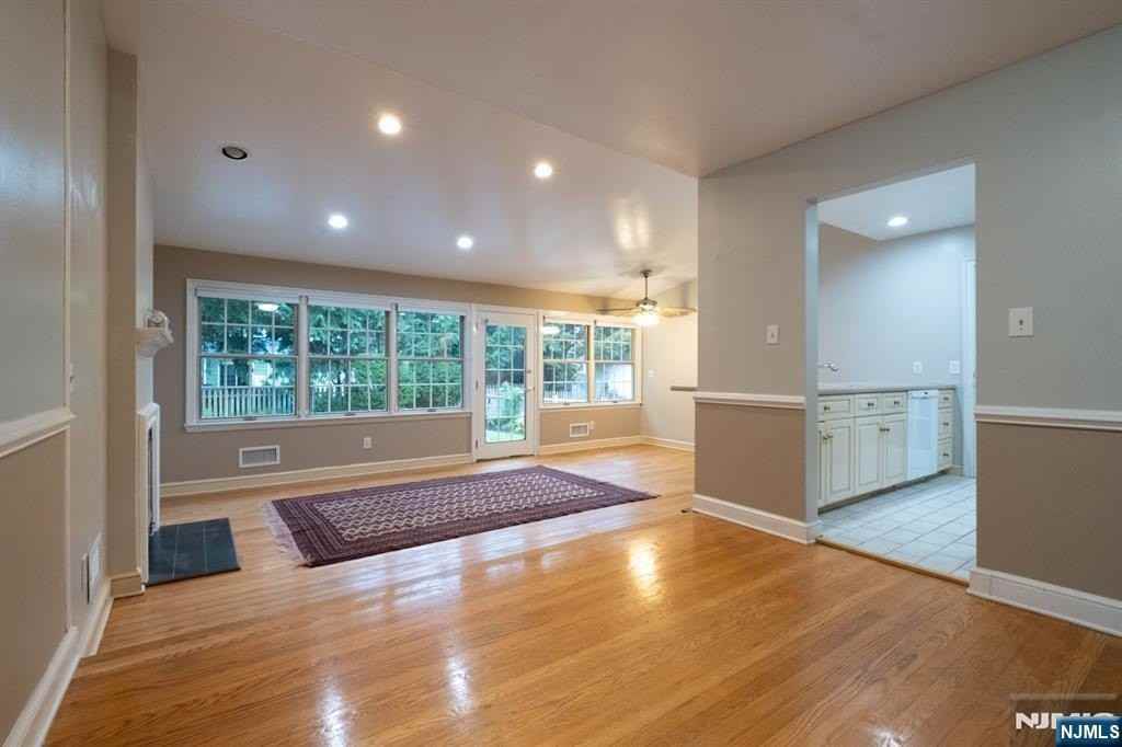 238 Emmett Pl - Photo 4 of 19