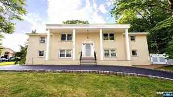 featured image of 682 Floyd St
