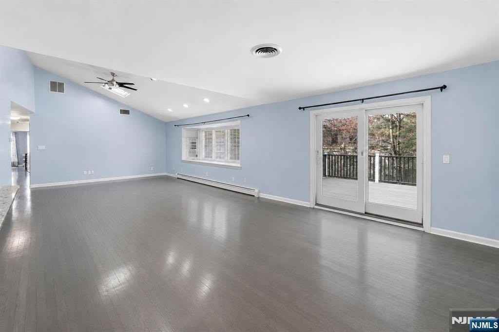 682 Floyd St - Photo 7 of 31