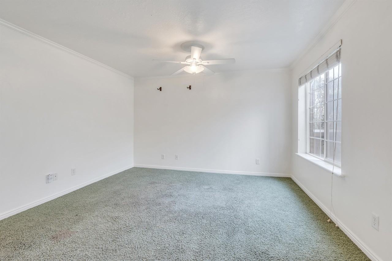 419 N 500 E #103 - Photo 4 of 14