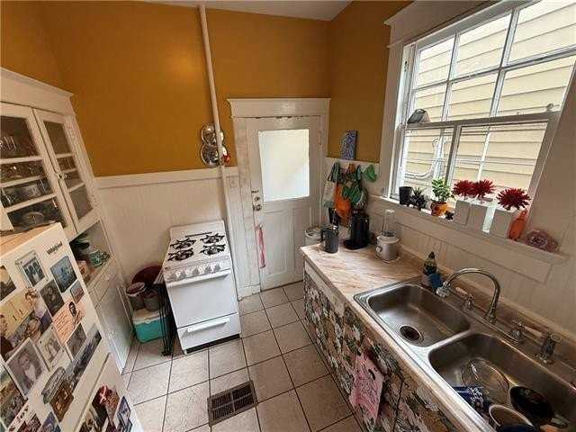 902 Stewart Ct - Photo 5 of 10