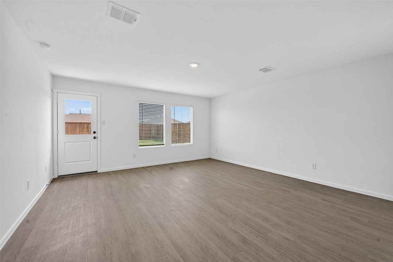 2021 Derby Ln - Photo 3 of 18