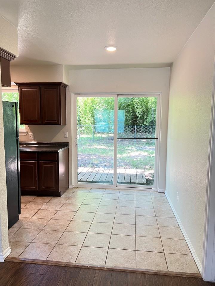 114 Southmanor Ct - Photo 4 of 13