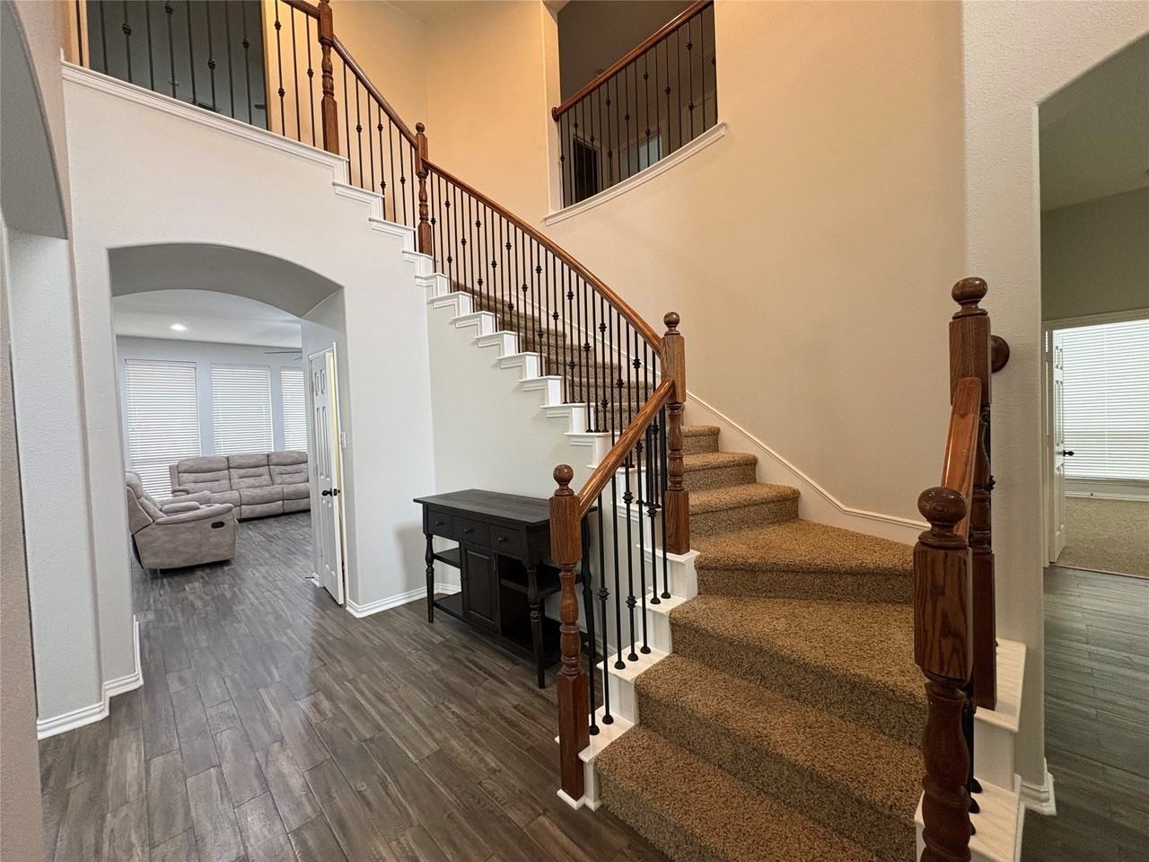 1006 Knoxbridge Rd - Photo 2 of 38
