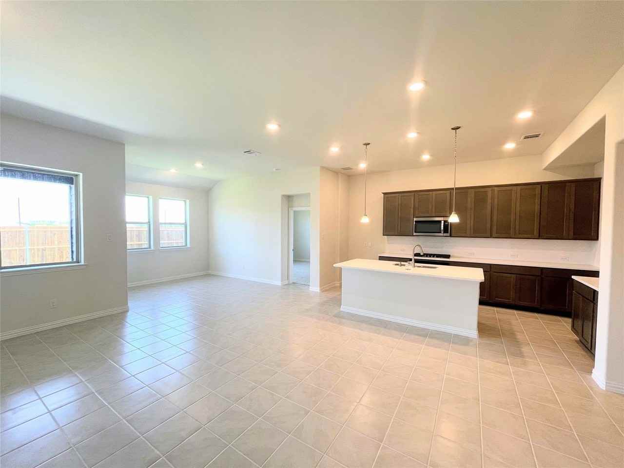 3201 Riverlawn Dr - Photo 7 of 35
