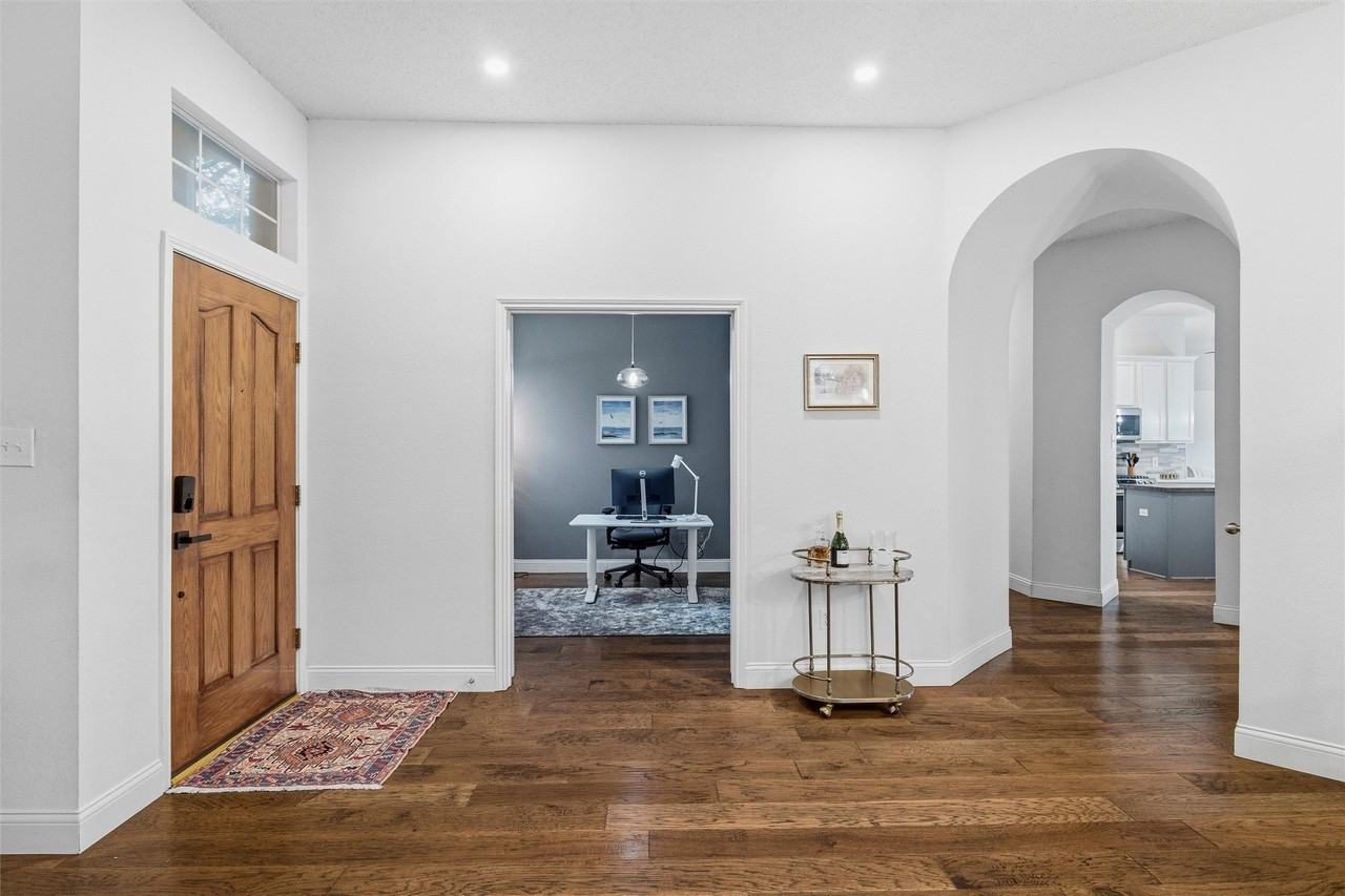 9612 Sean Dr - Photo 6 of 35