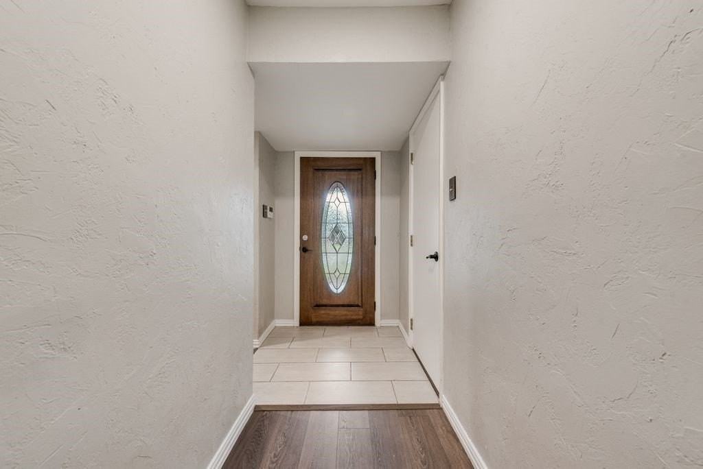 7013 Lincolnshire Ln - Photo 3 of 23