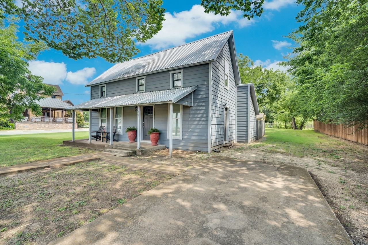 401 E Avenue G - Photo 3 of 32