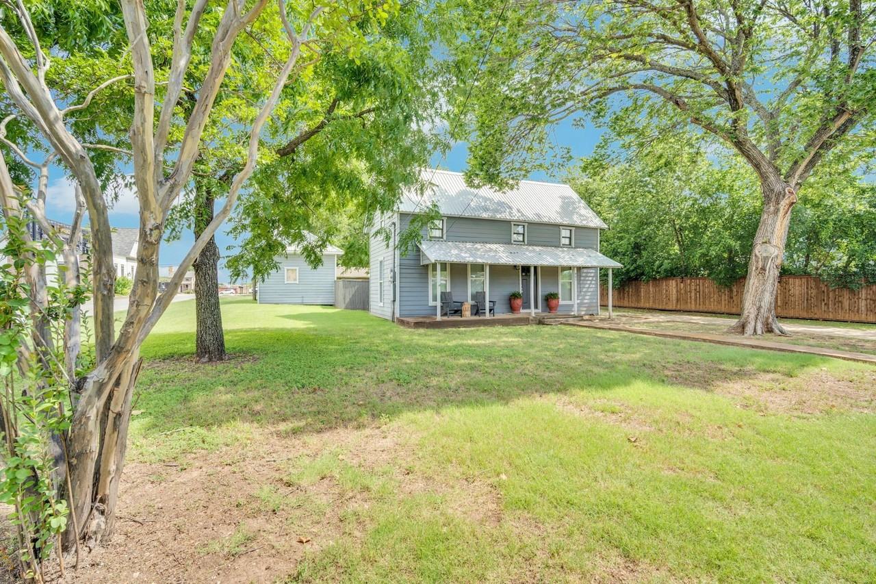 401 E Avenue G - Photo 4 of 32