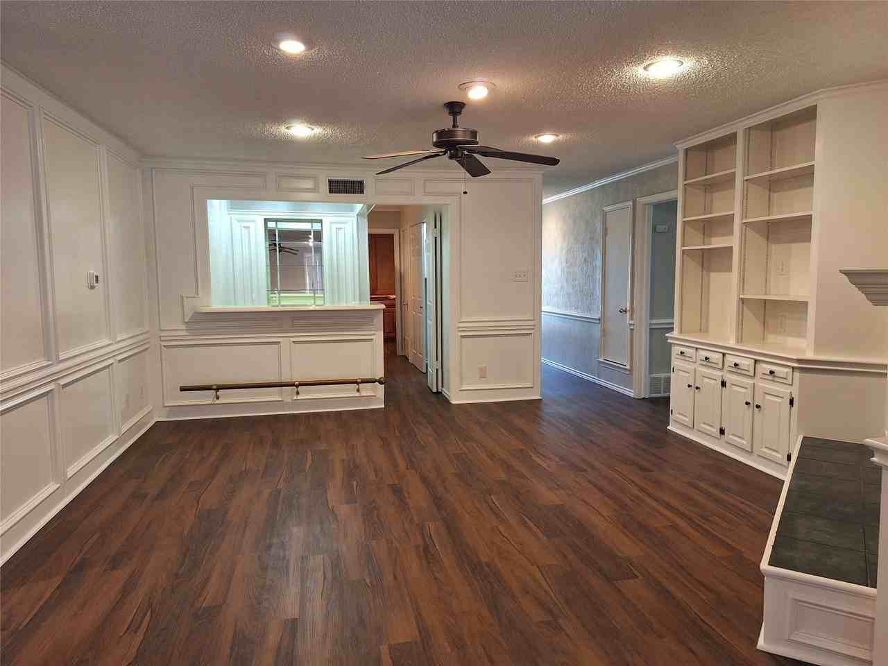 1113 Crest Park Dr - Photo 4 of 20
