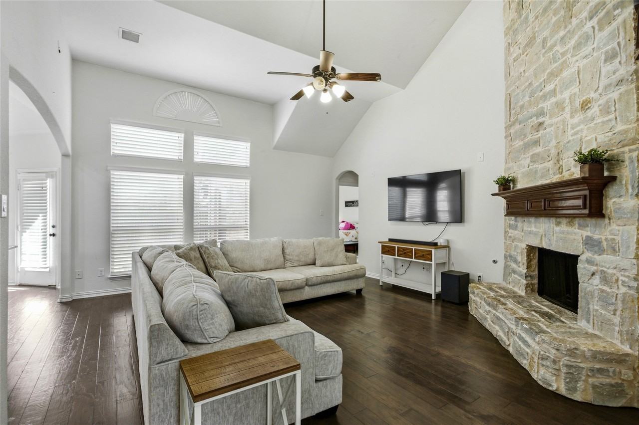 12017 Beckton St - Photo 6 of 31
