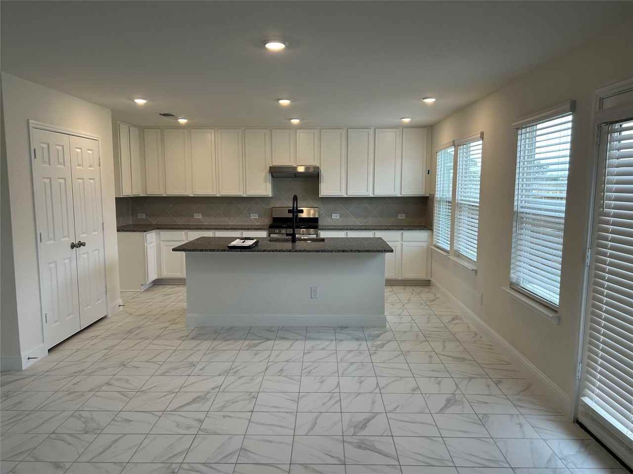 692 Jupe Way - Photo 4 of 9