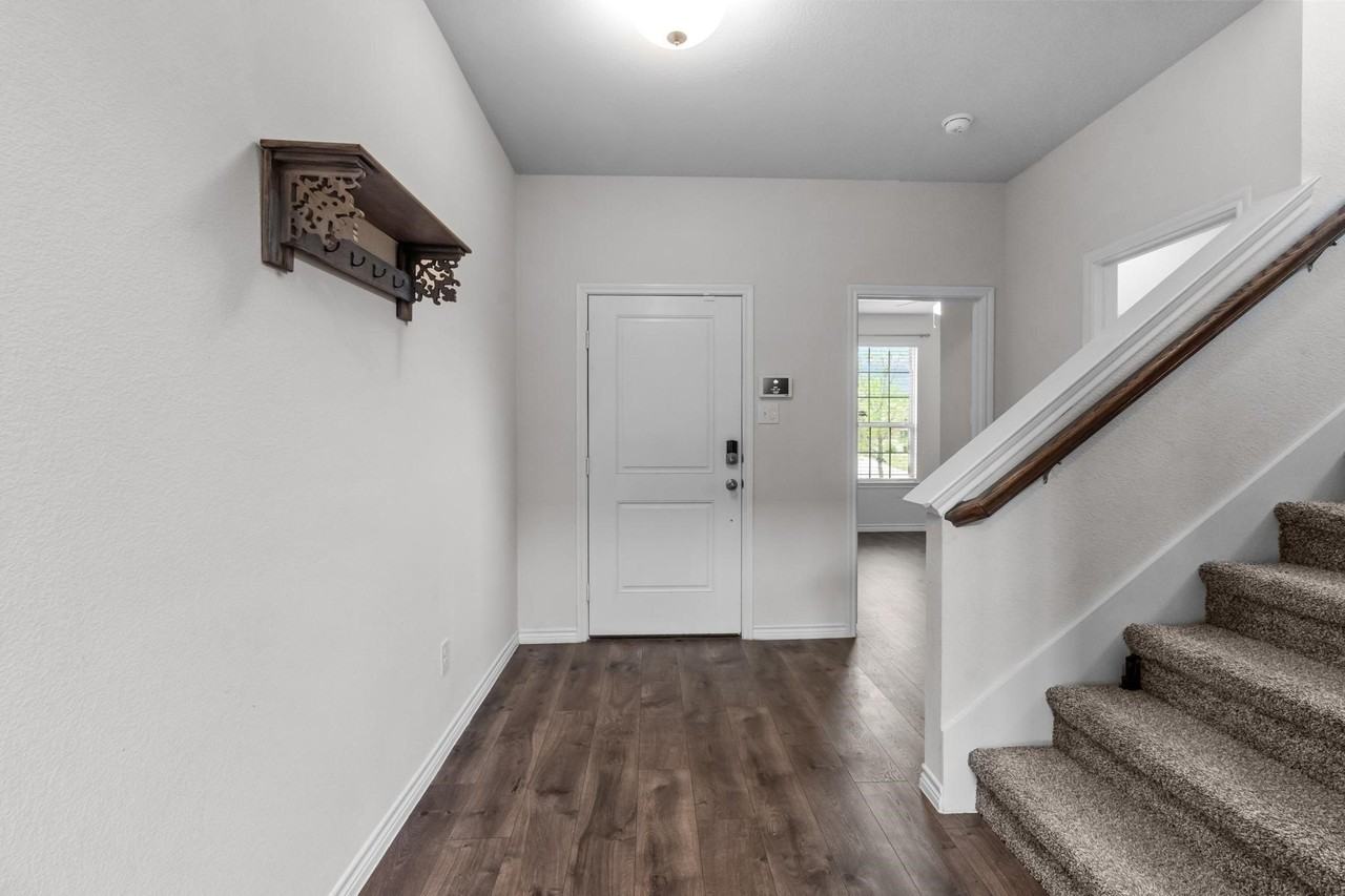 606 Rawhide Way - Photo 3 of 23