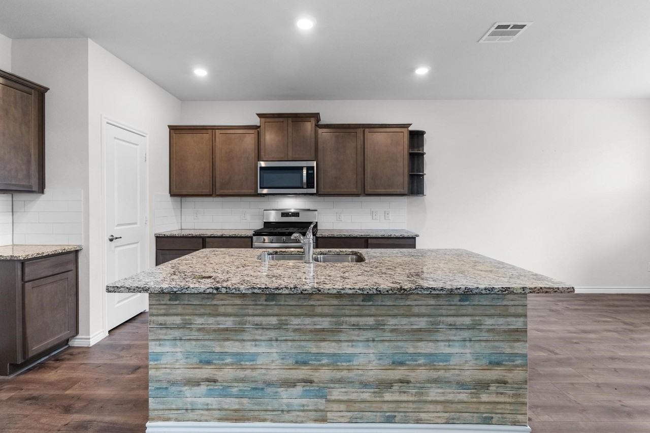 606 Rawhide Way - Photo 6 of 23
