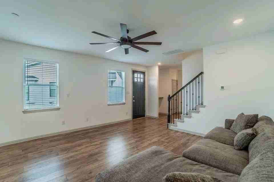 1278 Lamar Dr - Photo 4 of 25