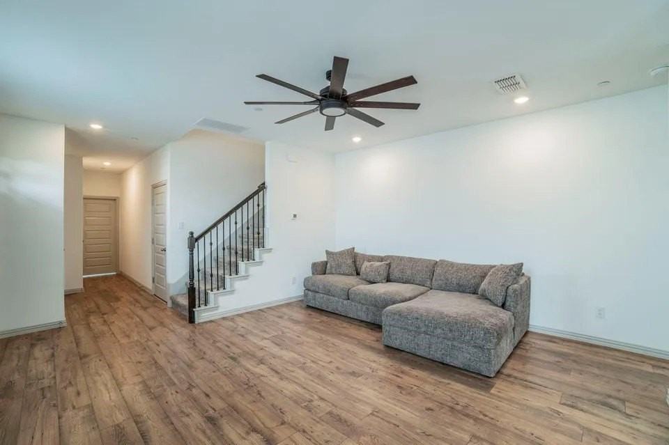 1278 Lamar Dr - Photo 5 of 25