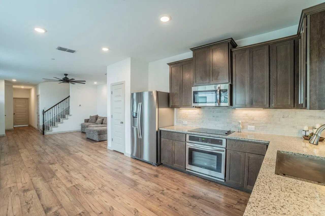 1278 Lamar Dr - Photo 7 of 25