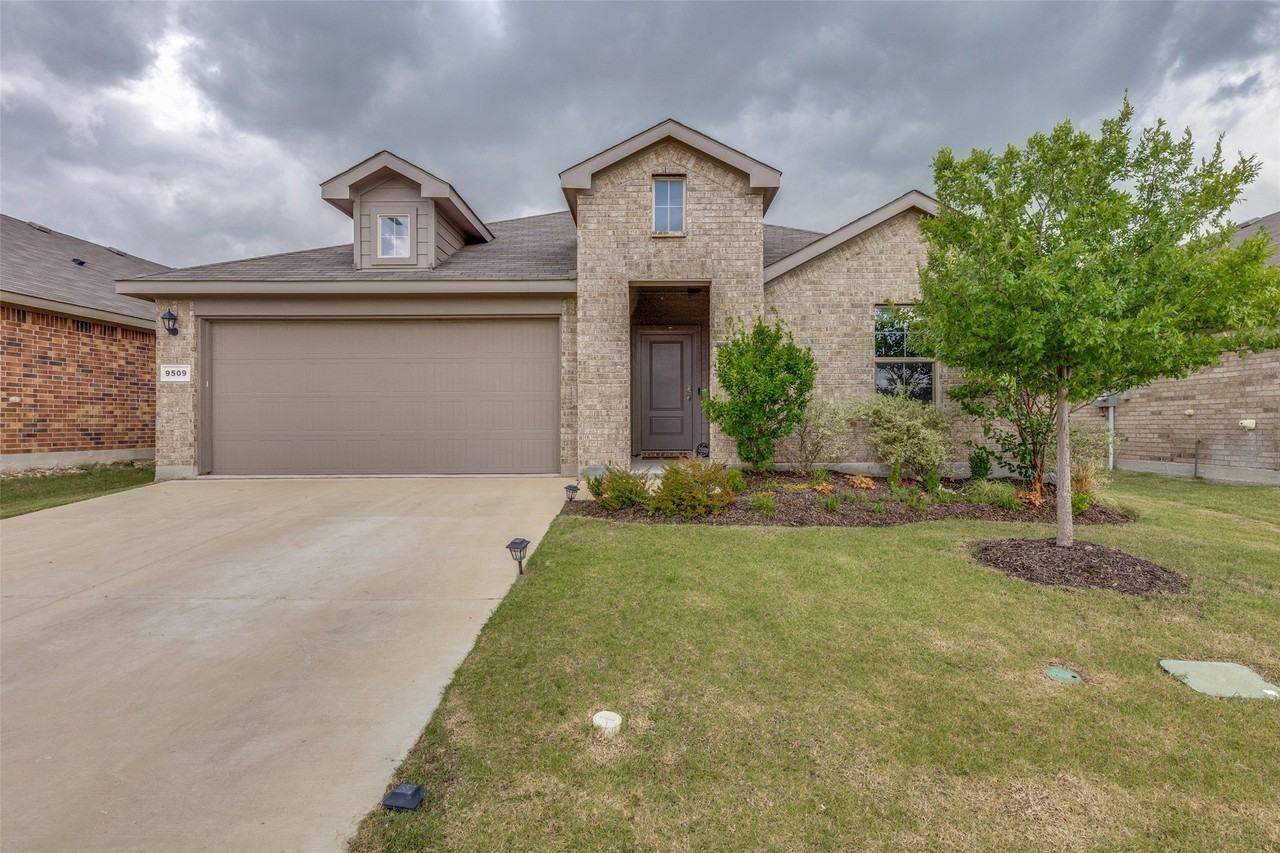 9509 Doverglen Dr - Photo 2 of 25