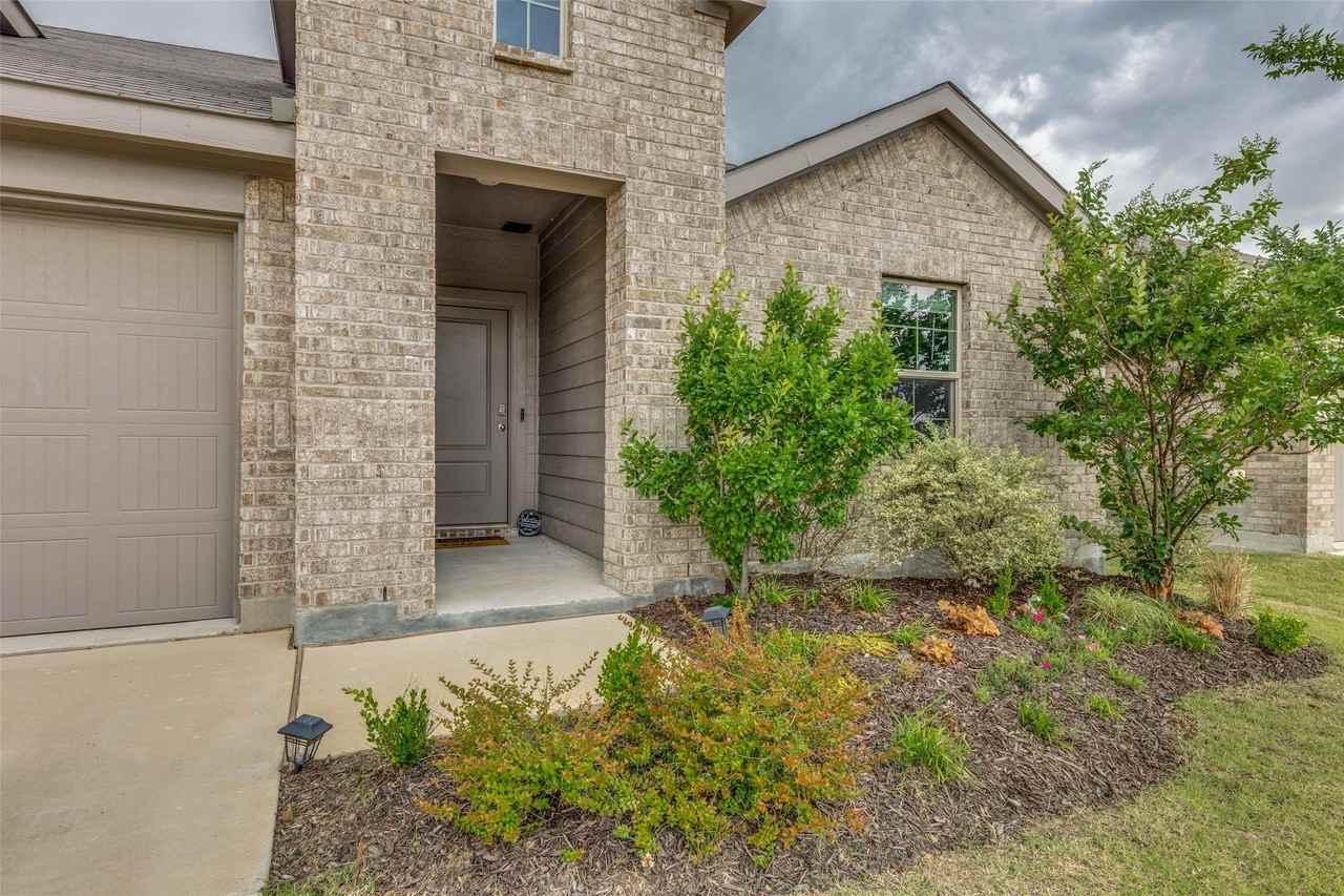 9509 Doverglen Dr - Photo 3 of 25