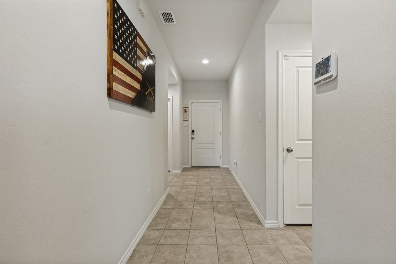 9509 Doverglen Dr - Photo 4 of 25