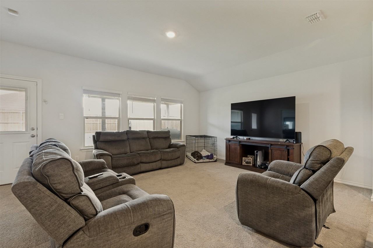 9509 Doverglen Dr - Photo 5 of 25