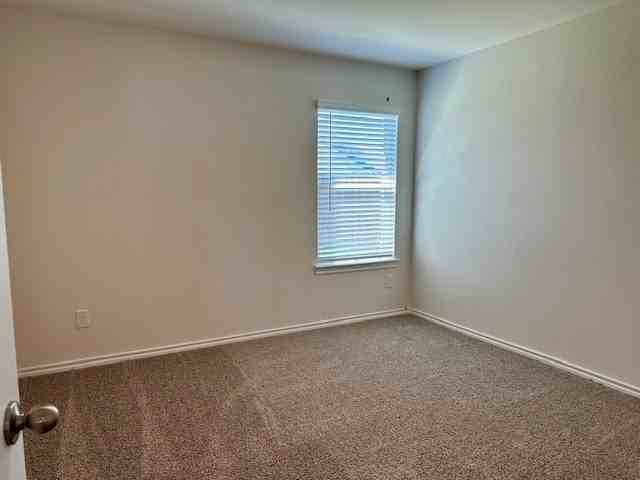 219 Augusta Ct - Photo 6 of 9
