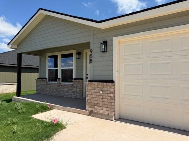 958 Minda St - Photo 2 of 16
