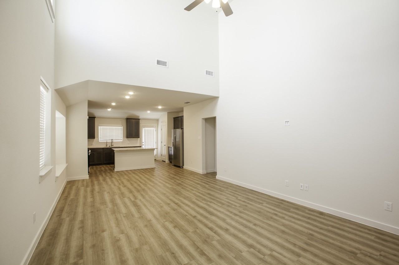 514 Weller Rd - Photo 7 of 39