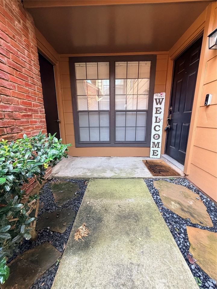 1603 Brentwood Dr - Photo 3 of 19