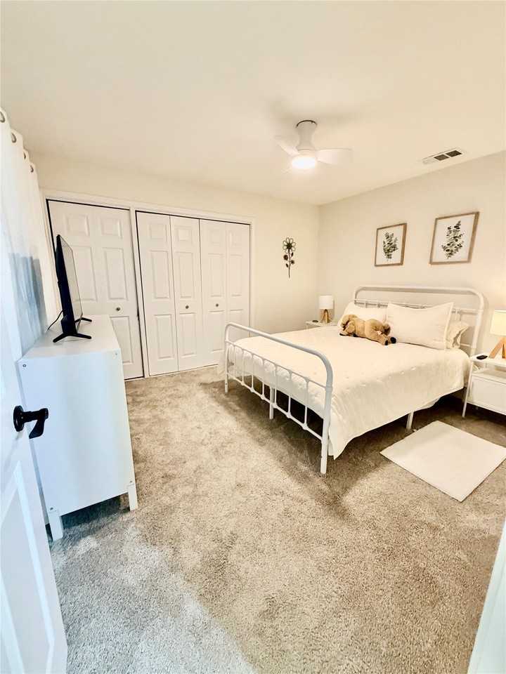 1603 Brentwood Dr - Photo 4 of 19