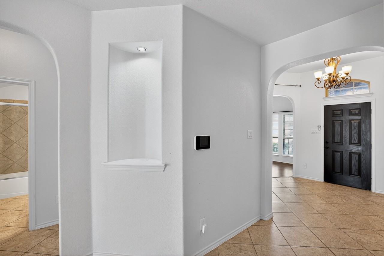 13060 Palancar Dr - Photo 3 of 31